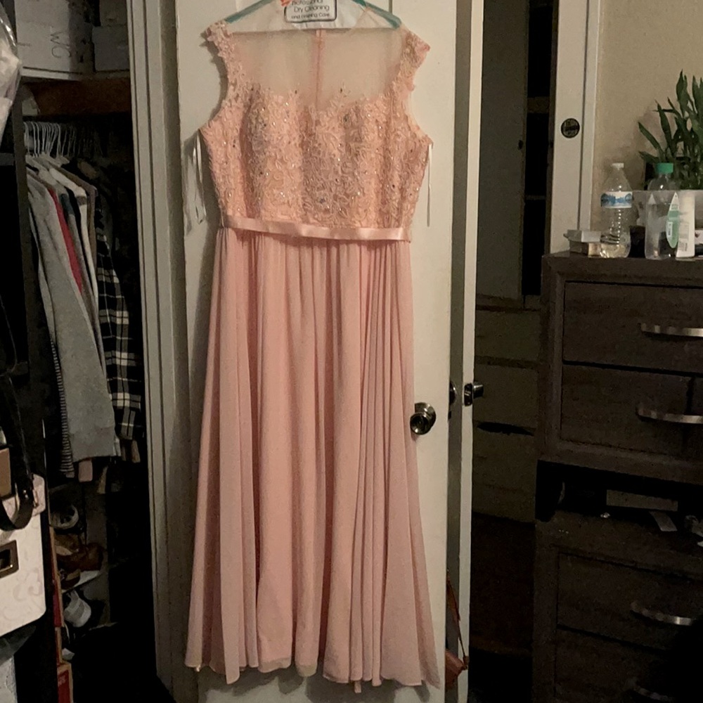 DRESS MAY QUEEN BRAND IN THE COLOR BLUSH